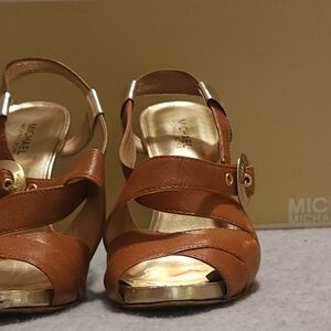 Gold/leather heel